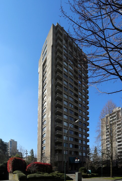 Sutton Gardens in Vancouver, BC - Building Photo