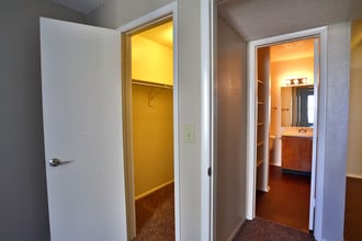 Savannah Square and Harbor in Norman, OK - Building Photo - Interior Photo