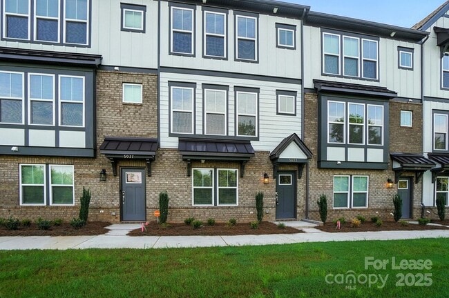 5033 Westmead Ln in Charlotte, NC - Building Photo - Building Photo