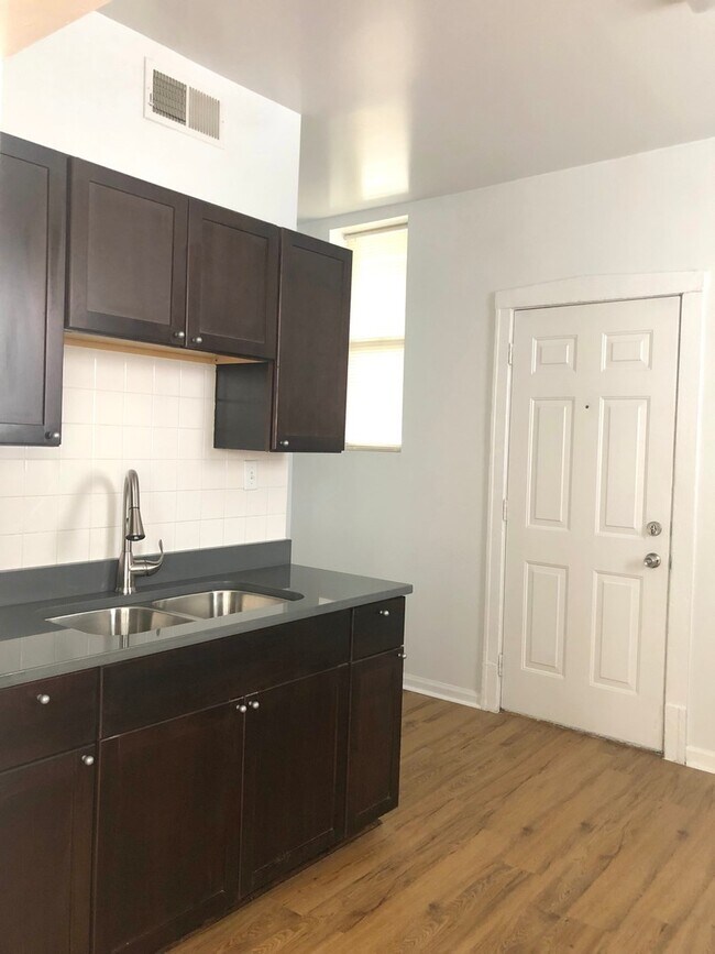 806 N Bishop St, Unit 3B in Chicago, IL - Building Photo - Building Photo