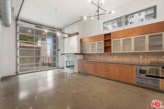 1152 N La Cienega Blvd in West Hollywood, CA - Building Photo - Building Photo