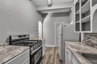 946 Main St in Buffalo, NY - Foto de edificio - Building Photo