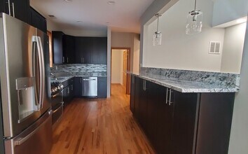 2554 W Walton St in Chicago, IL - Building Photo - Building Photo