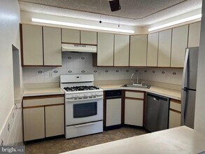 19 Mendrey Ct in Trenton, NJ - Building Photo - Building Photo