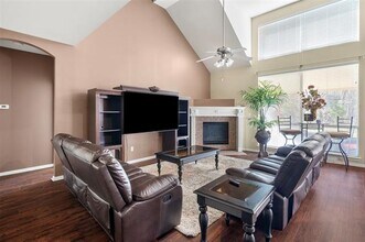 210 Moses Dr in Glenn Heights, TX - Building Photo - Building Photo