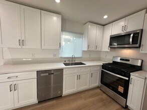19434 Keswick St in Los Angeles, CA - Building Photo - Building Photo