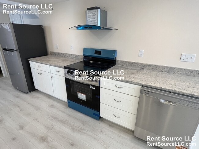 612 Main St in Medford, MA - Building Photo - Building Photo