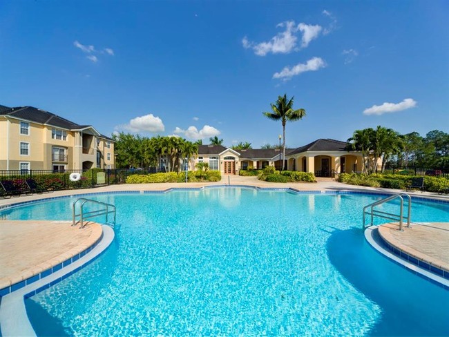 Noah's Landing Apartments in Naples, FL - Foto de edificio - Building Photo