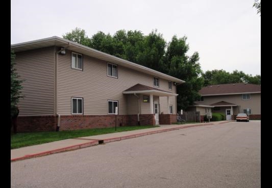 Locust Apartments in Seward, NE - Building Photo - Building Photo