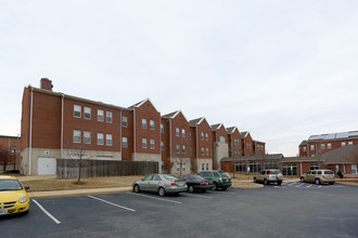 Les Chateaux North Apartments in St. Louis, MO - Building Photo - Building Photo