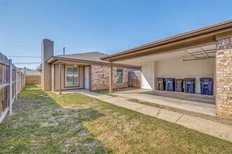 6809 S Creek Dr in Fort Worth, TX - Building Photo - Building Photo