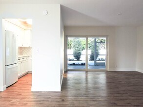 136 Yacht Club Dr in North Palm Beach, FL - Building Photo - Building Photo