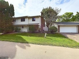 9343 Ranchview Ln N in Maple Grove, MN - Building Photo