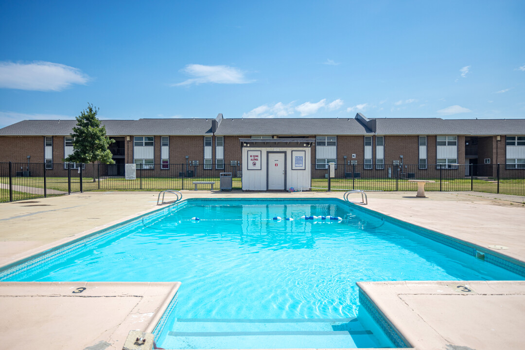 Bellaire Apartments in Lawton, OK - Building Photo