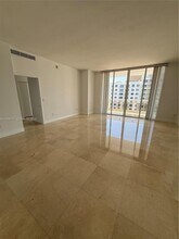 901 Brickell Key Blvd in Miami, FL - Building Photo - Building Photo