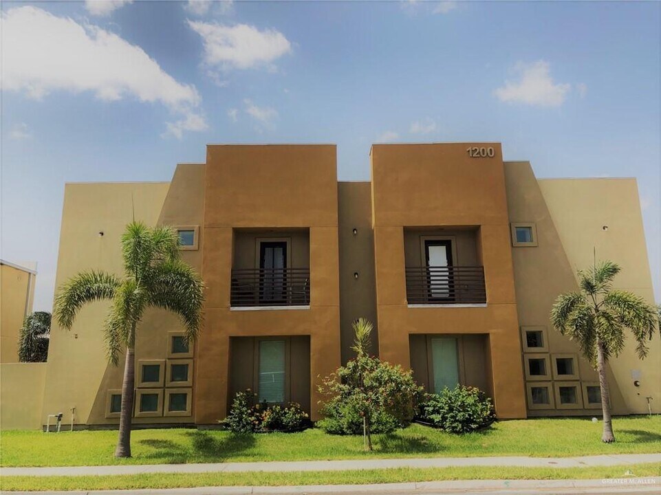 1200 E Daffodil Ave in McAllen, TX - Building Photo