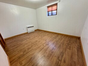 302 W 7th St in McCook, NE - Foto de edificio - Building Photo