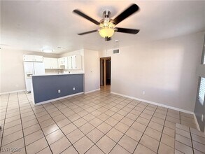 4648 Krissylouise Way, Unit B in Las Vegas, NV - Building Photo - Building Photo