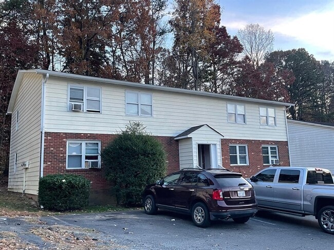 property at 1970 Lakeview Rd