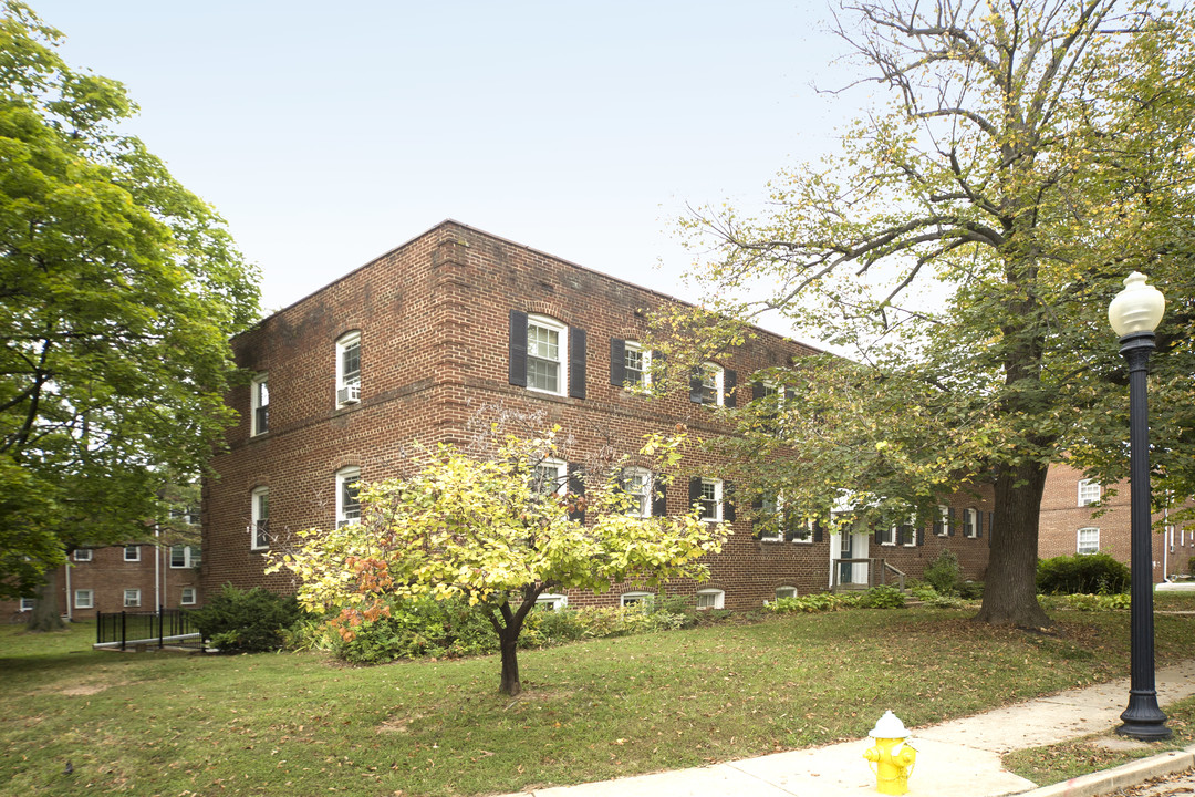 1100 N Kennebec St in Arlington, VA - Foto de edificio