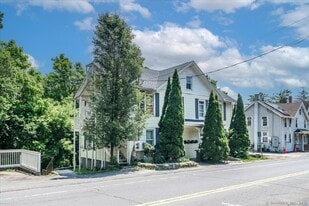 34 Poplar St in New Milford, CT - Building Photo
