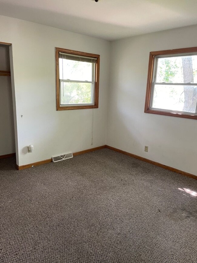 8809 W Villard Ave in Milwaukee, WI - Building Photo - Building Photo