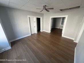 527 E Drinker St in Dunmore, PA - Building Photo - Building Photo