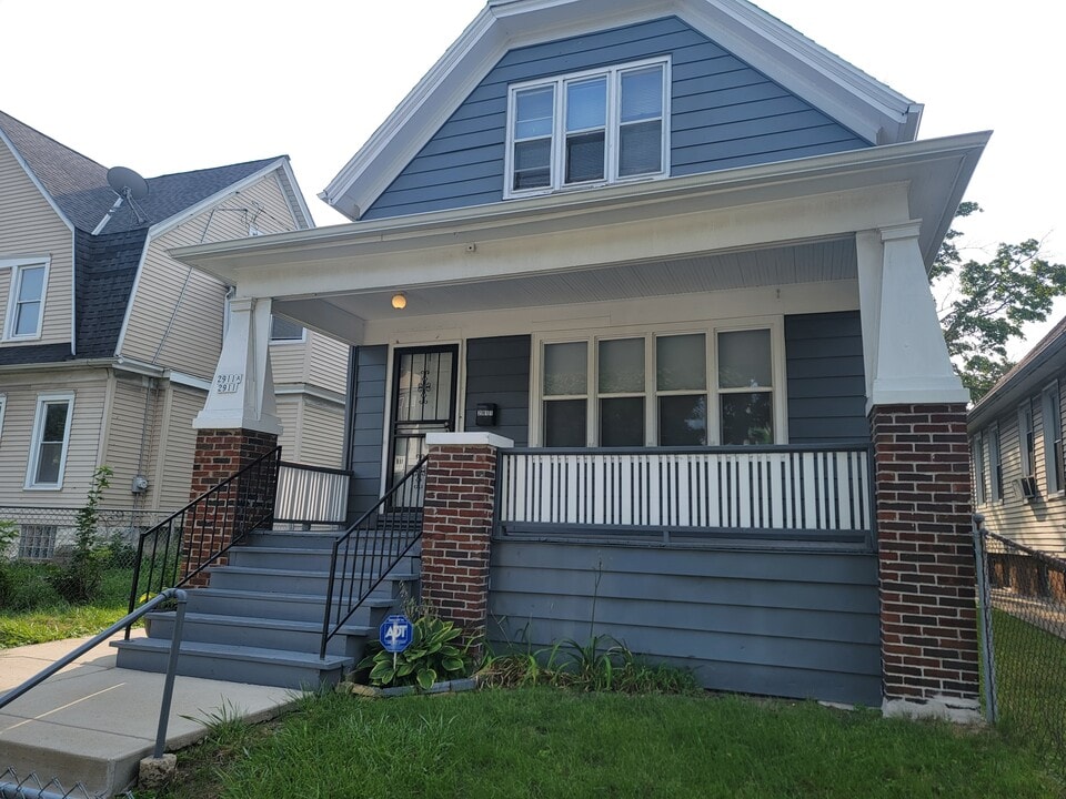2911 N 9th St, Unit 2911-A in Milwaukee, WI - Building Photo