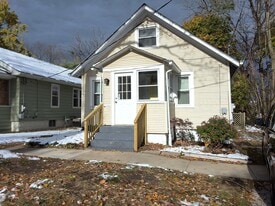 1103 Market St in St. Joseph, MI - Building Photo