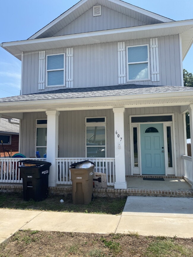 property at 607 W Belmont St