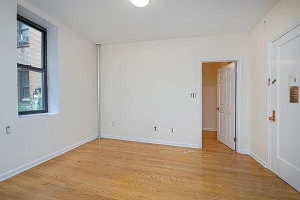 305 W 45th St