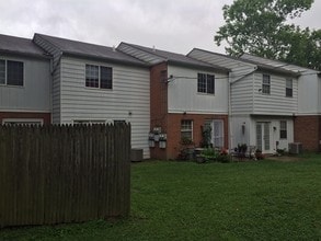 Gracely Townhomes in Cincinnati, OH - Foto de edificio - Building Photo