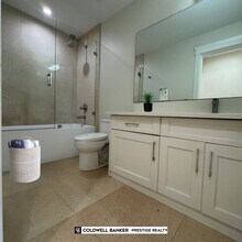 698 Westhyde Pl in North Vancouver, BC - Building Photo - Building Photo