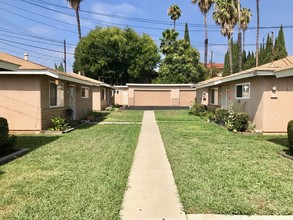 203-247 S Monte Vista St in La Habra, CA - Foto de edificio - Building Photo