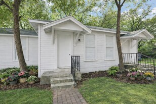 113 S Olive St, Unit A in San Antonio, TX - Building Photo