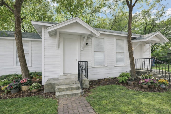 property at 113 S Olive St