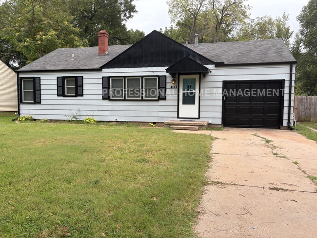 property at 4041 E Bellaire St