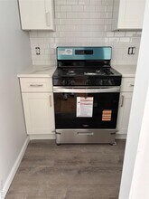 8 Charles Ln in Pomona, NY - Building Photo - Building Photo