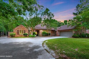 403 Phoenix Dr in Lafayette, LA - Building Photo