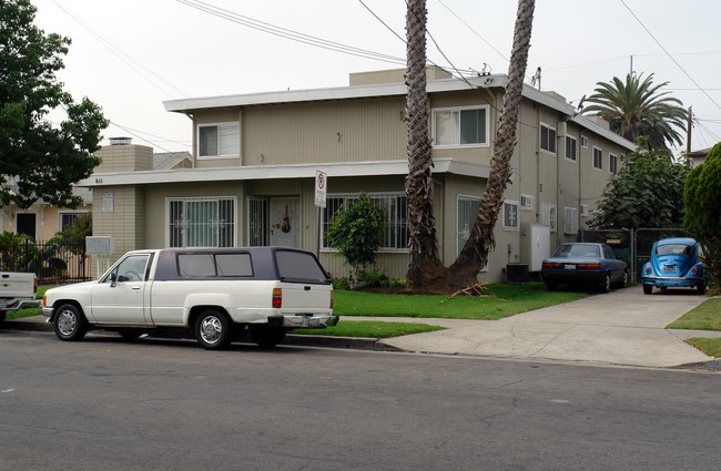 611 Fir Ave in Inglewood, CA - Building Photo - Building Photo