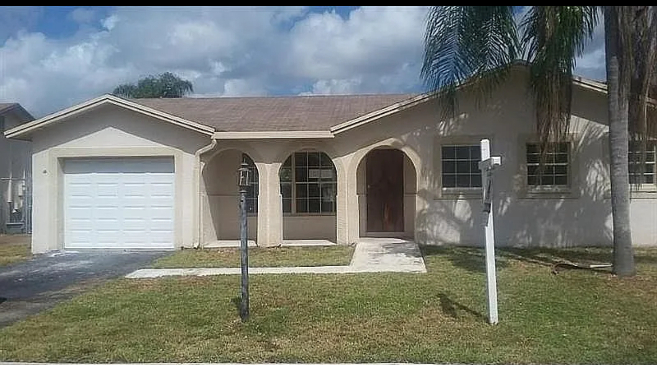 22359 SW 65th Ave in Boca Raton, FL - Foto de edificio