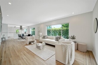 8918 Garland Ave in Surfside, FL - Foto de edificio - Building Photo