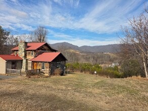 5117 Willis Gap Rd in Ararat, VA - Building Photo - Building Photo