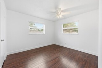 1008 W Powhatan Ave in Tampa, FL - Foto de edificio - Building Photo