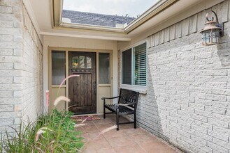 16007 Brookvilla Dr in Houston, TX - Building Photo - Building Photo
