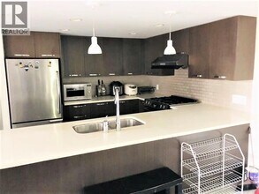 6888 Cooney Rd. in Richmond, BC - Building Photo - Building Photo