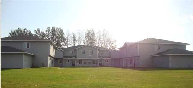 Marsh Run Townhomes in Brainerd, MN - Building Photo