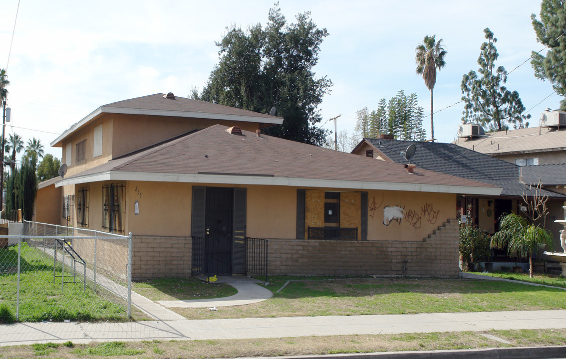 235 E 19TH St in San Bernardino, CA - Building Photo