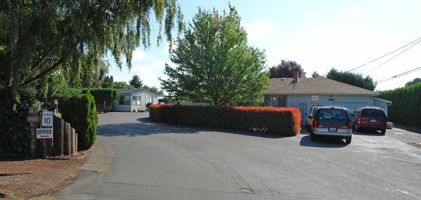 Starlite Mobile Home Park-Olof in Salem, OR - Building Photo