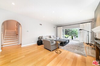 1358 Holmby Ave in Los Angeles, CA - Building Photo - Building Photo